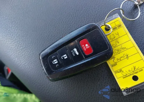 2018 Toyota Camry Se z USA, uszkodzony, nr VIN 4T1B11HK2JU143880